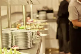 做“外摆”，开直播……疫情冲击下，餐饮企业如何自救？图片