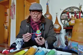 江苏东台：古稀老人妙绘葫芦画 巧手制作“冰墩墩”“雪容融”图片