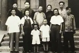 周总理一生无子女，与他血脉相亲的两兄弟，其后人结局如何图片