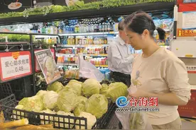 爱心接力！厦门市民抢购“爱心助农包菜”图片