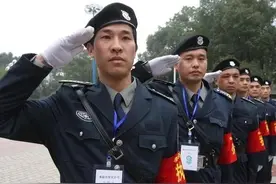 墓地保安，还有一种说法就是墓地守墓人，包吃月工资八千元低吗？图片