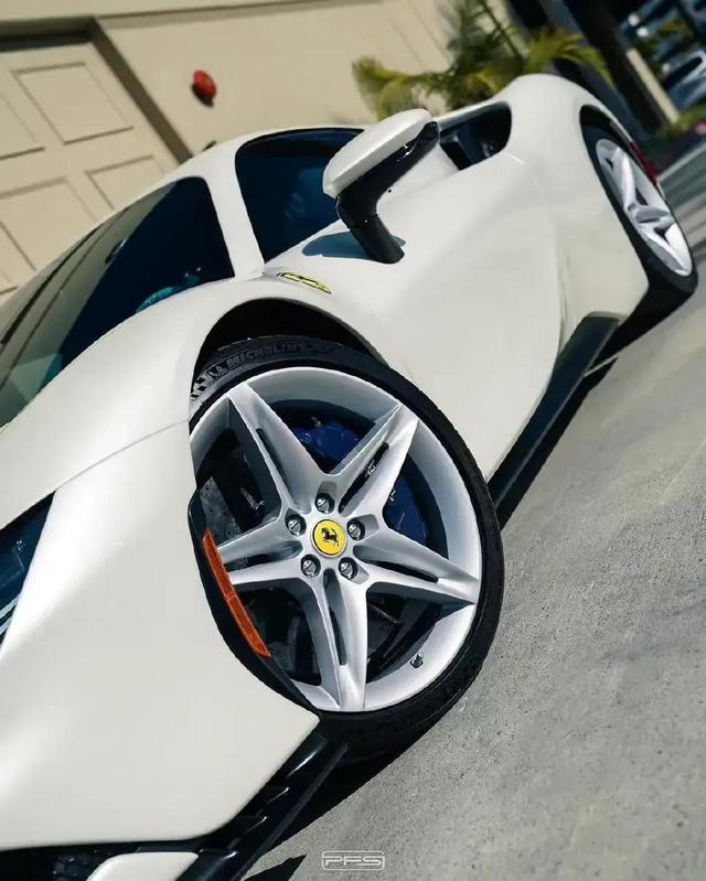 全屏超高清的超跑豪车壁纸 .欣赏一下 ！#创作灵感