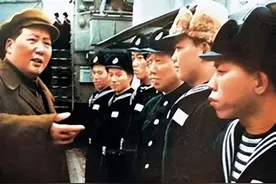 跟着老一辈革命家学调研|一定要建立强大的海军——毛泽东视察华东海军舰艇部队图片