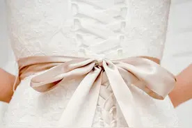 连衣裙上的蝴蝶结怎么系，方领连衣裙领口太大怎么改图片