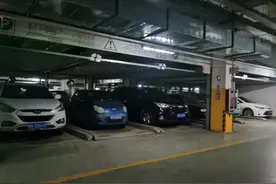 买了新能源车，停车位上却装不了充电桩？物业：地下车库建设时并未规划充电线路图片