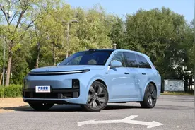 理想L8:奶爸必看！轴距超3米大6座，三排都配座椅加热，不比赛那香？图片