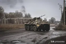 上新！乌军俘获俄军BTR-82AT 8X8轮式装甲运兵车图片