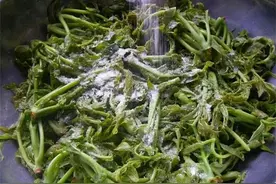 腌香椿菜，牢记这几个方法，保证香椿清爽脆嫩还入味图片