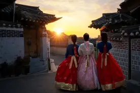 数百元的拍照火遍版纳、延吉和喀什，景区是如何批发流水线公主的图片