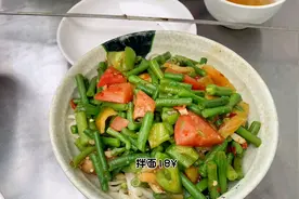 坐着火车游新疆，到吐鲁番了，由于坐公交没有那么的方便图片