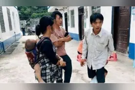 90后夫妻隐居深山，不懂避孕不肯绝育，13年生10娃，如今怎样了？图片