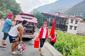 【履职新征程 闪亮新时代——全国人大代表风采录】余德春： 桃李无言“蹊自成” 格桑梅朵“吐芳华”图片
