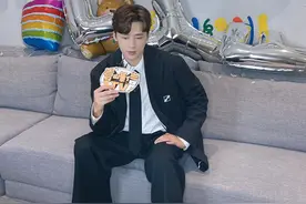 李易峰生日会黑袜图片