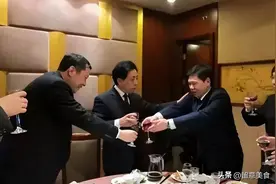 轮到你敬酒时，不要干站着不讲话，谨记这3句敬酒词，很好用图片