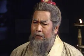 赤壁之战后大功臣黄盖去了哪儿？208年12月7日黄盖火攻曹操水军图片