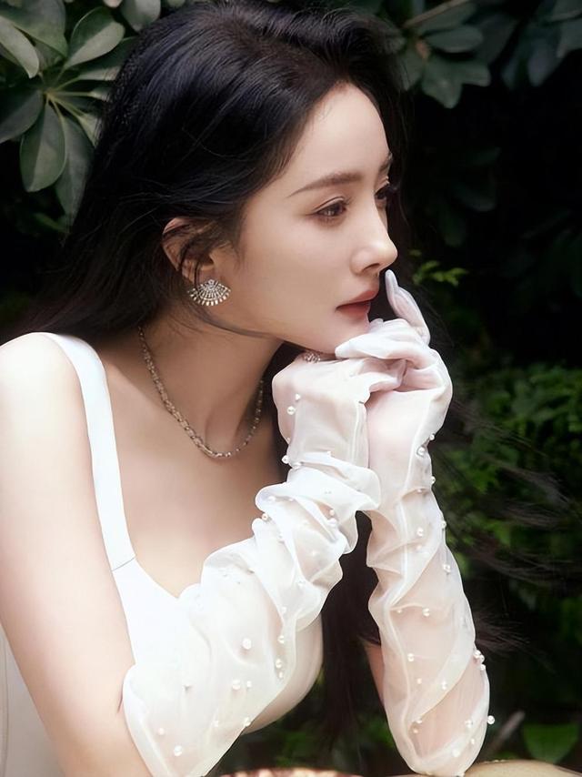 杨幂：陪睡太正常了！大家都要解决“生理需求”
