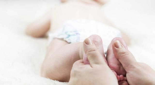 是先擦身体乳还是先擦爽身粉