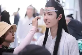 6位“两幅面孔”的男星，穿上古装拉跨，现代装却帅气十足图片