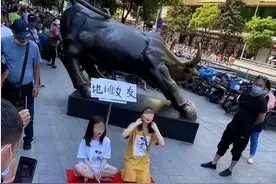 深圳街头惊现地摊女友”？各种交易明码标价，戳中单身男性图片