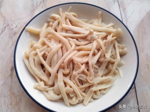 吃香菇、平菇，不如吃这蘑菇，蛋白质和氨基酸含量高，别不懂吃