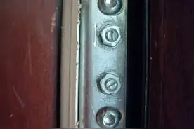 防盗门如何调门框和门的缝隙图片