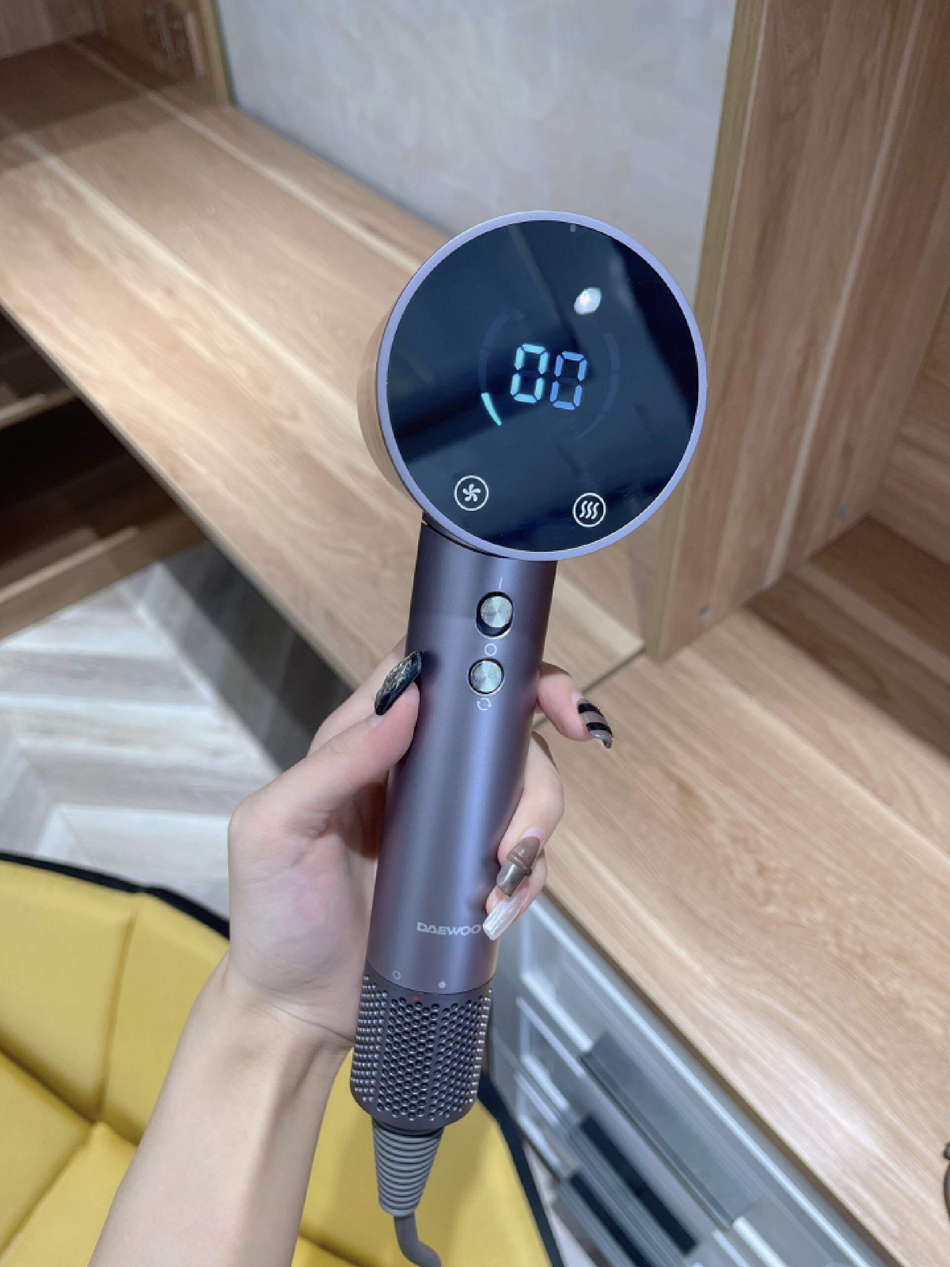 直男送礼推荐：大宇温感高速吹风机，早晚都能想起你