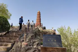 乌鲁木齐红山图片