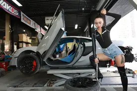 修理厂换条轮胎要800块，只因修车的是女网红？图片