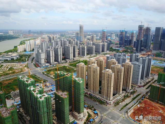 任泽平预言受印证，2023年楼市分化下，现在要不要买房？