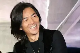 王晶说他是白纸，梁咏琪把他甩了，生活中的郑伊健，到底是什么样图片