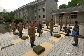 新兵的被子，怎样练成“豆腐块”图片