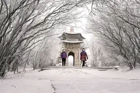 花果山玉女峰出现雾凇雪景叠加景致图片