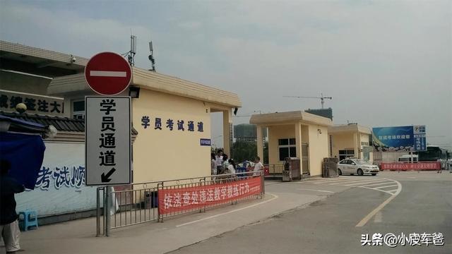 小车驾照C1和C2区别是什么，C1和C2考试内容一样吗，哪个更容易？