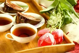 女人出差提前回家，卫生间发现半根陌生口红，丈夫解释是生日礼物图片