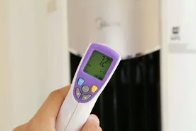 空调制冷差，未必是缺氟；别再被维修工忽悠了，自己动手就能解决图片