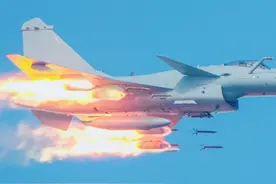 “感谢老铁从天上送来的大火箭”，盘点我军的航空火箭发射器图片