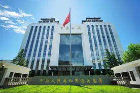 海关总署署长俞建华一行访问波兰图片