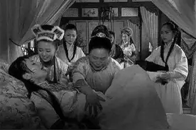 民间故事：女子怀胎14月生下儿子，7年后一家惨死，劫匪说出原因图片