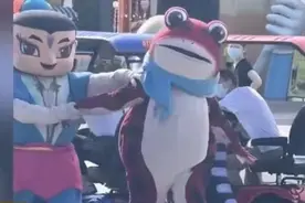 大学毕业摆摊卖青蛙，直接领先同龄人20年图片