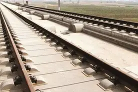 我国高铁使用无缝钢轨，它是怎么安装的？遇上热胀冷缩怎么办？图片