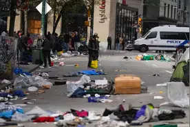 每人$7500! 温哥华这个华人发钱给50个流浪汉，结果是……图片
