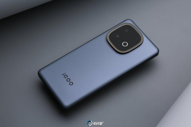 国补1869元起的天玑9400+，iQOO Z10 Turbo+评测：8000mAh电池！
