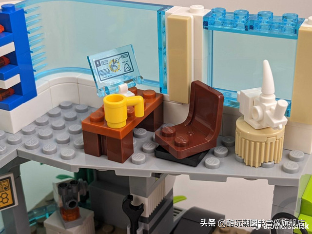 乐高侏罗纪世界76949南方巨兽龙和镰刀龙攻击评测
