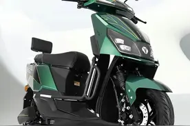 玉骑铃高速电摩，搭载4000瓦电机，最大续航300公里，适合爬山图片