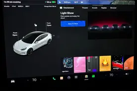 特斯拉推送圣诞节车机更新，带来新UI、灯光秀等众多功能图片