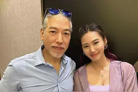 张耀扬与富婆私下聚会照曝光！壮到衣服快撑开，女方大赞其好有型图片