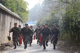 他们又双叒叕出手了！武警官兵连续两天救人图片
