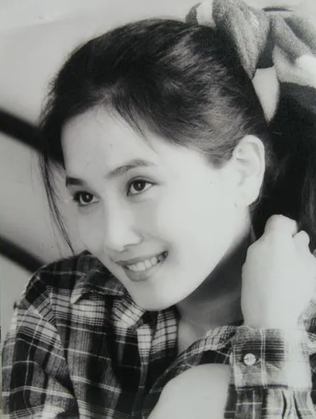 潘雨辰：与侯勇离婚后，独自抚养女儿，那段婚姻让她不堪回首