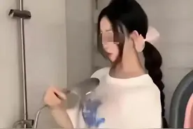 闹大了！广东河源女网红遭刑拘，深夜直播不堪入目，抓捕现场曝光图片