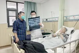 倍感欣慰！83岁危重大白肺老人在市中心医院骨科逐渐康复图片